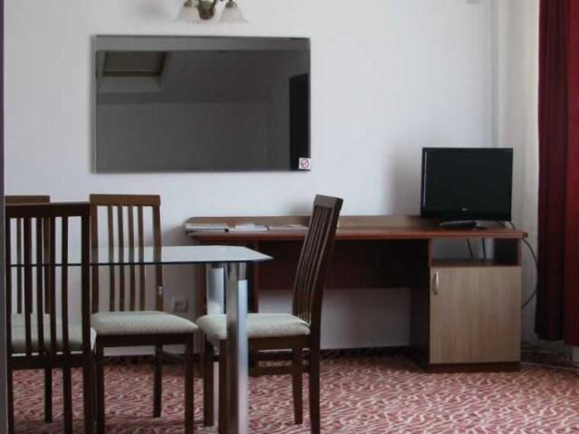 Отель Hotel Flora Дробета-Турну- Севери-14